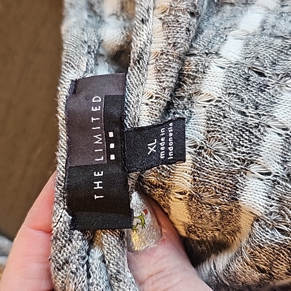 The Limited XL lightweight gray & white sweater (JM) - Picture 2 of 4